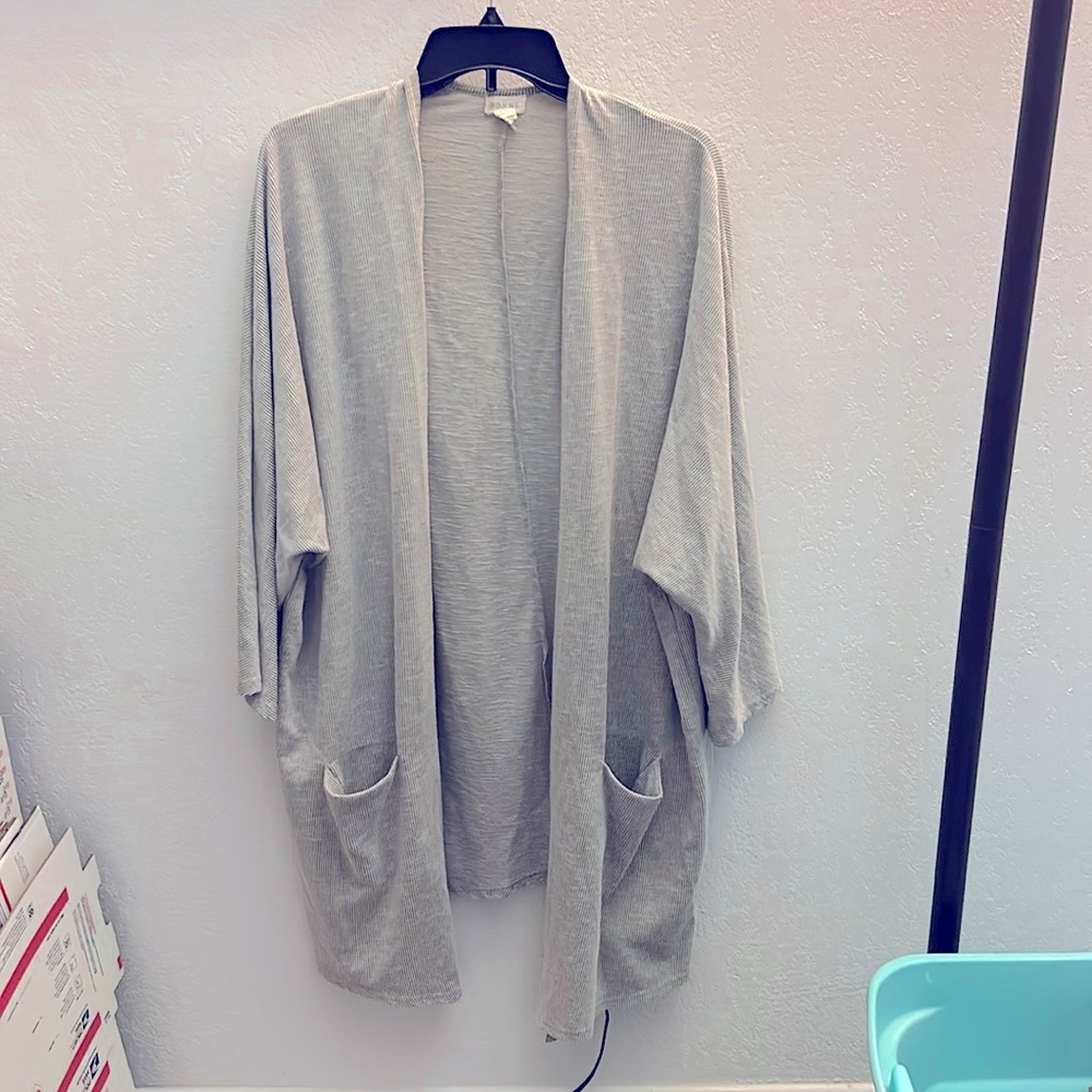 26. Donni gray/white knit cardigan OSFM